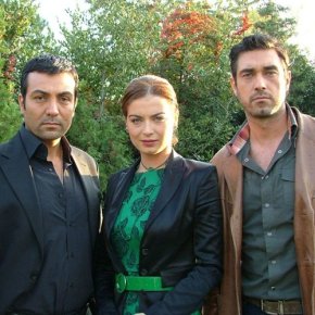 مسلسل وتمضي الايام Kaybolan Yıllar مترجم الحلقة 17